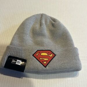 NWT New Era Superman beanie in light grey with red & yellow unisex fall winter